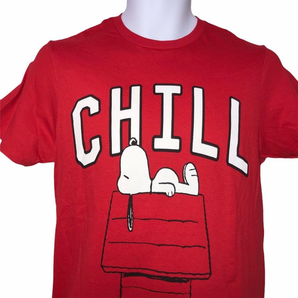 NWT Peanuts Snoopy Doghouse Chill Red T-Shirt S - Picture 2 of 7